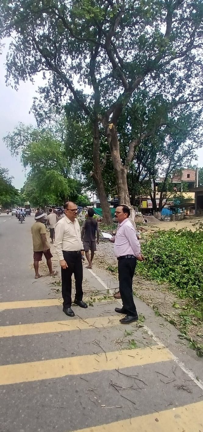 अंतरजनपदीय बस स्टेशन से संचालित चार डबल डेकर बसों में से फिलहाल केवल दो बस ही नियमित रूप से चल अंतरजनपदीय बस स्टेशन से संचालित चार डबल डेकर बसों में से फिलहाल केवल दो बस ही नियमित रूप से चल