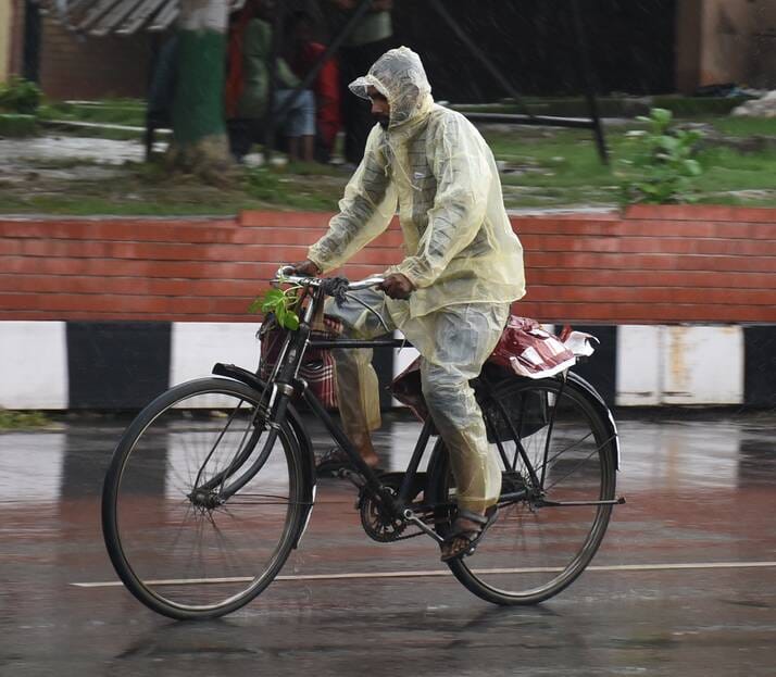 बृहस्पतिवार को राजधानी में बारिश का नजारा। बृहस्पतिवार को राजधानी में बारिश का नजारा।