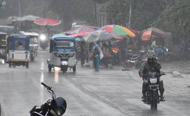 बृहस्पतिवार को राजधानी में बारिश का नजारा। बृहस्पतिवार को राजधानी में बारिश का नजारा।