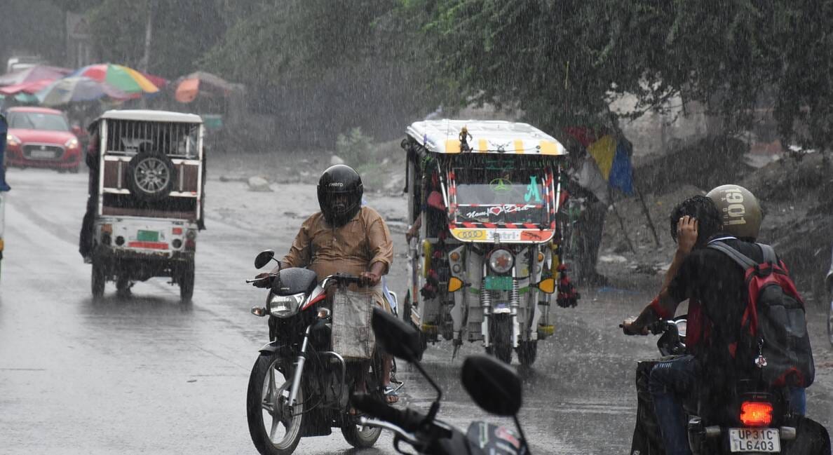 बृहस्पतिवार को राजधानी में बारिश का नजारा। बृहस्पतिवार को राजधानी में बारिश का नजारा।