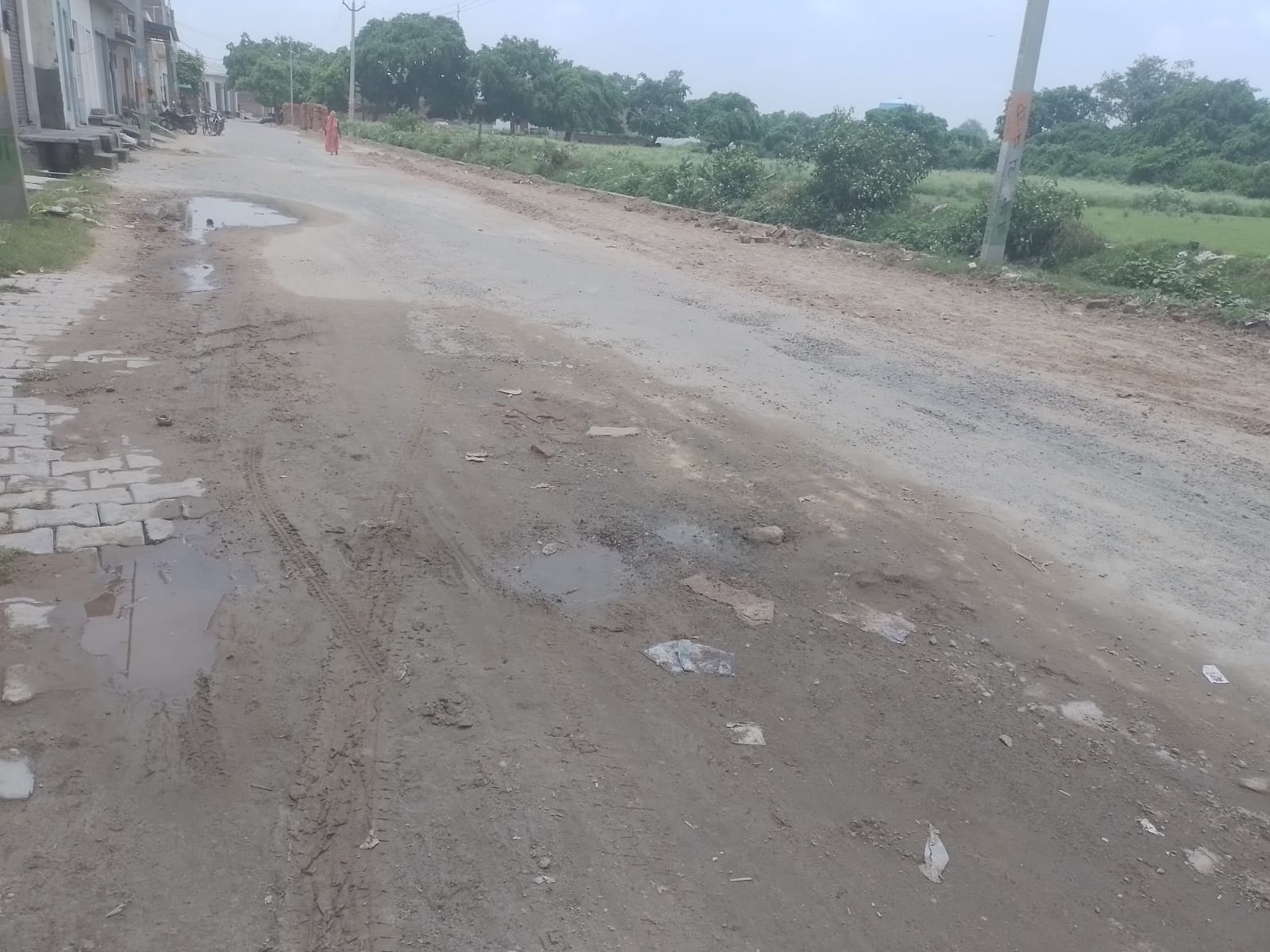 फोटो 22-कासगंज मार्ग पर चैतन्य महाप्रभु की बैठक से सामुदायिक स्वास्थ्य केंद्र तक जलभराव।स्रोत स फोटो 22-कासगंज मार्ग पर चैतन्य महाप्रभु की बैठक से सामुदायिक स्वास्थ्य केंद्र तक जलभराव।स्रोत स