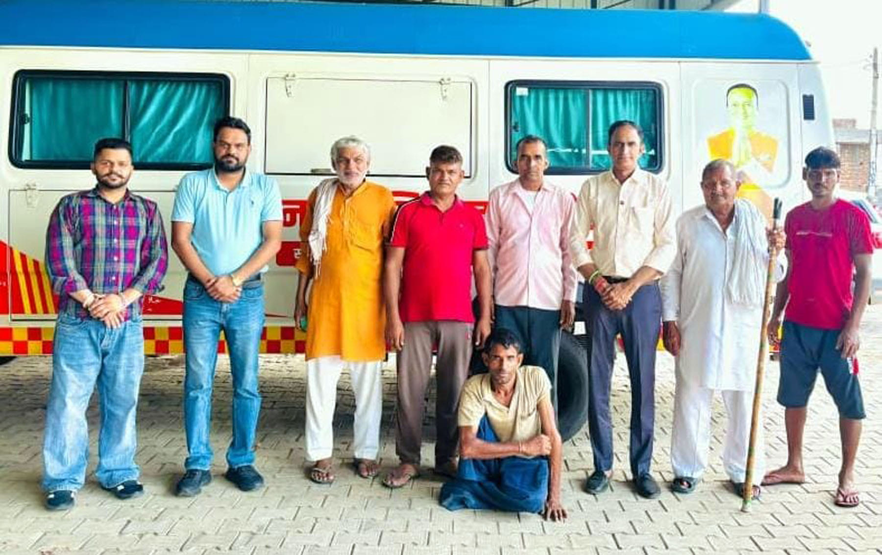 गांव देबवन में मौजूद नवीन जिन्दल फाउंडेशन की टीम गांव देबवन में मौजूद नवीन जिन्दल फाउंडेशन की टीम