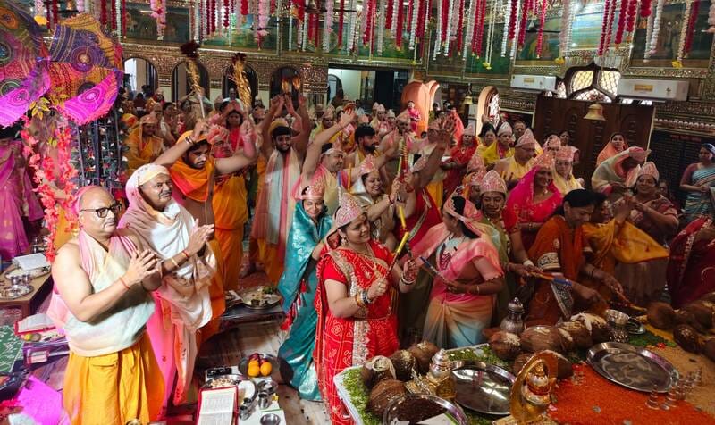 इंदिरानगर स्थित जैन मंदिर में बृहस्पतिवार को सिद्धचक्र महामंडल विधान के तीसरे दिन चौसठ ऋद्धियो इंदिरानगर स्थित जैन मंदिर में बृहस्पतिवार को सिद्धचक्र महामंडल विधान के तीसरे दिन चौसठ ऋद्धियो
