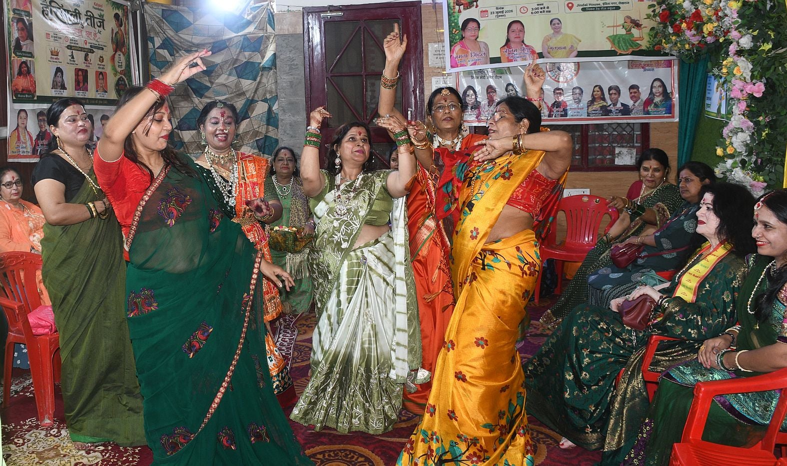 इंदिरानगर स्थित क्लब में बृहस्पतिवार को महिला कल्याण समिति ने हरियाली तीज मनाई। इंदिरानगर स्थित क्लब में बृहस्पतिवार को महिला कल्याण समिति ने हरियाली तीज मनाई।