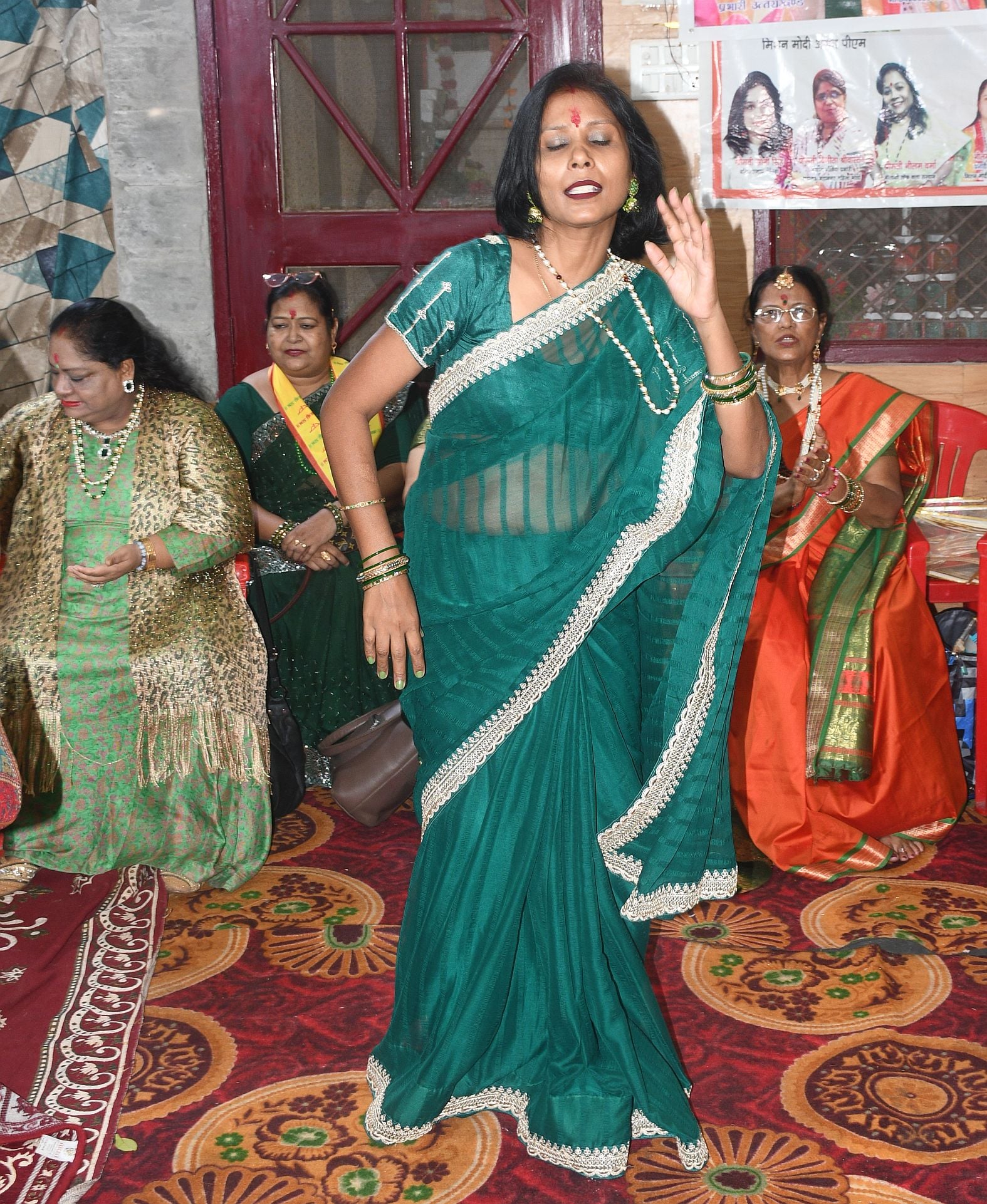 इंदिरानगर स्थित क्लब में बृहस्पतिवार को महिला कल्याण समिति ने हरियाली तीज मनाई। इंदिरानगर स्थित क्लब में बृहस्पतिवार को महिला कल्याण समिति ने हरियाली तीज मनाई।