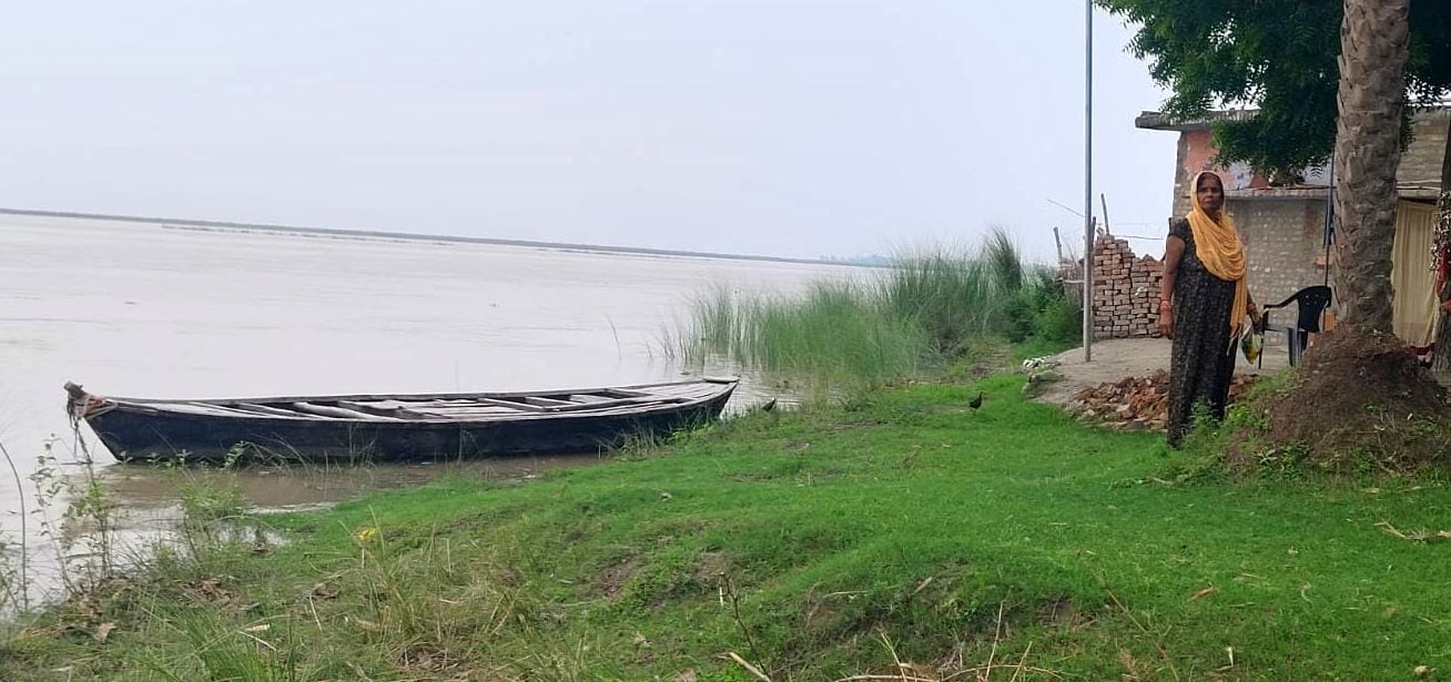 रामपुर मथुरा इलाके में आबादी तक पहुंचा उफनाई सरयू का पानी और जलमग्न हुए खेत। संवाद