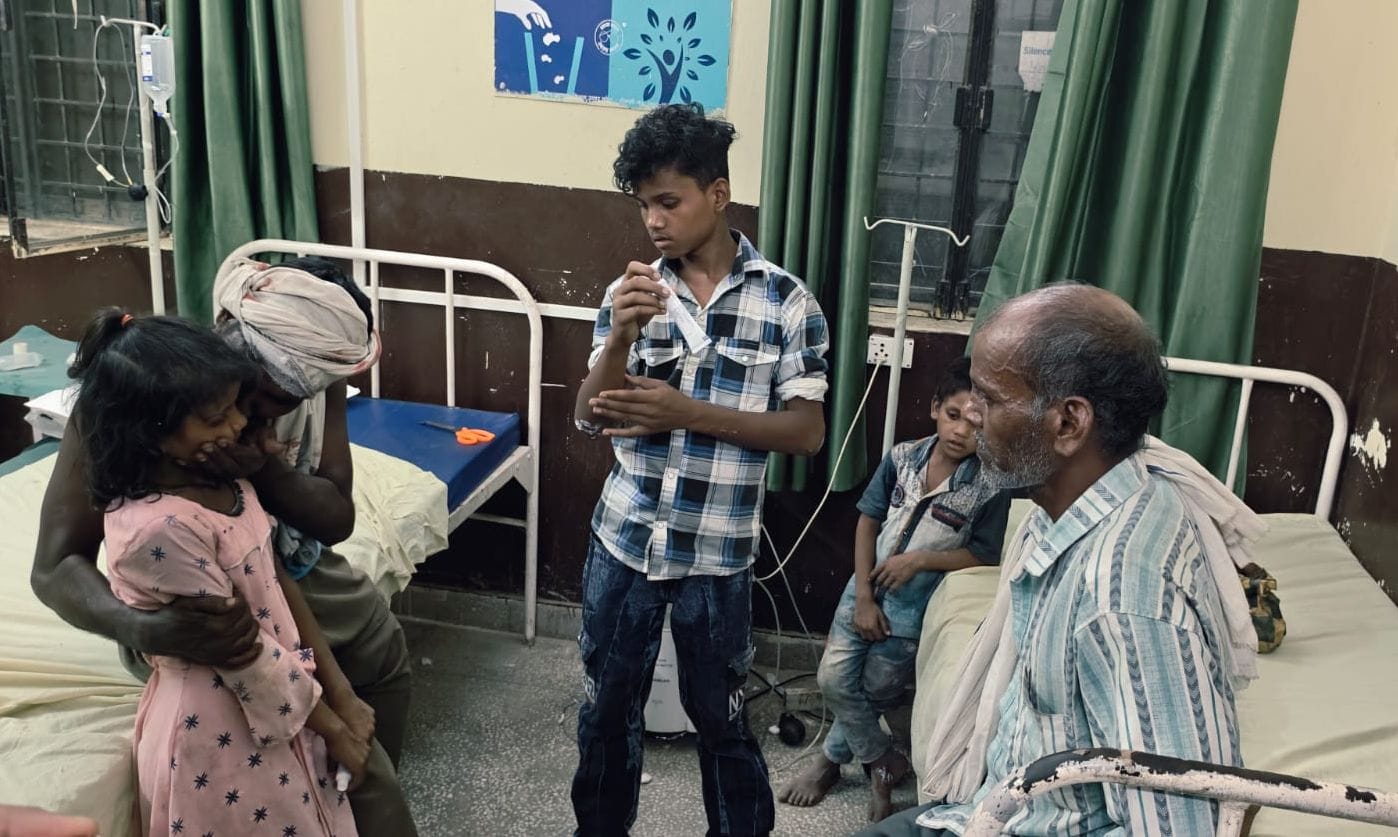 सड़क हादसे में घायल क्षतिग्रस्त वाहन सड़क हादसे में घायल क्षतिग्रस्त वाहन