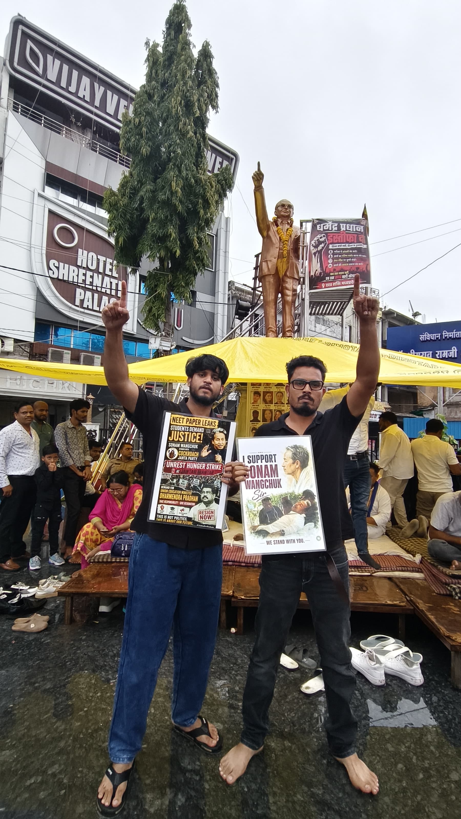टावर चौक बना NEET घोटाला का रणक्षेत्र