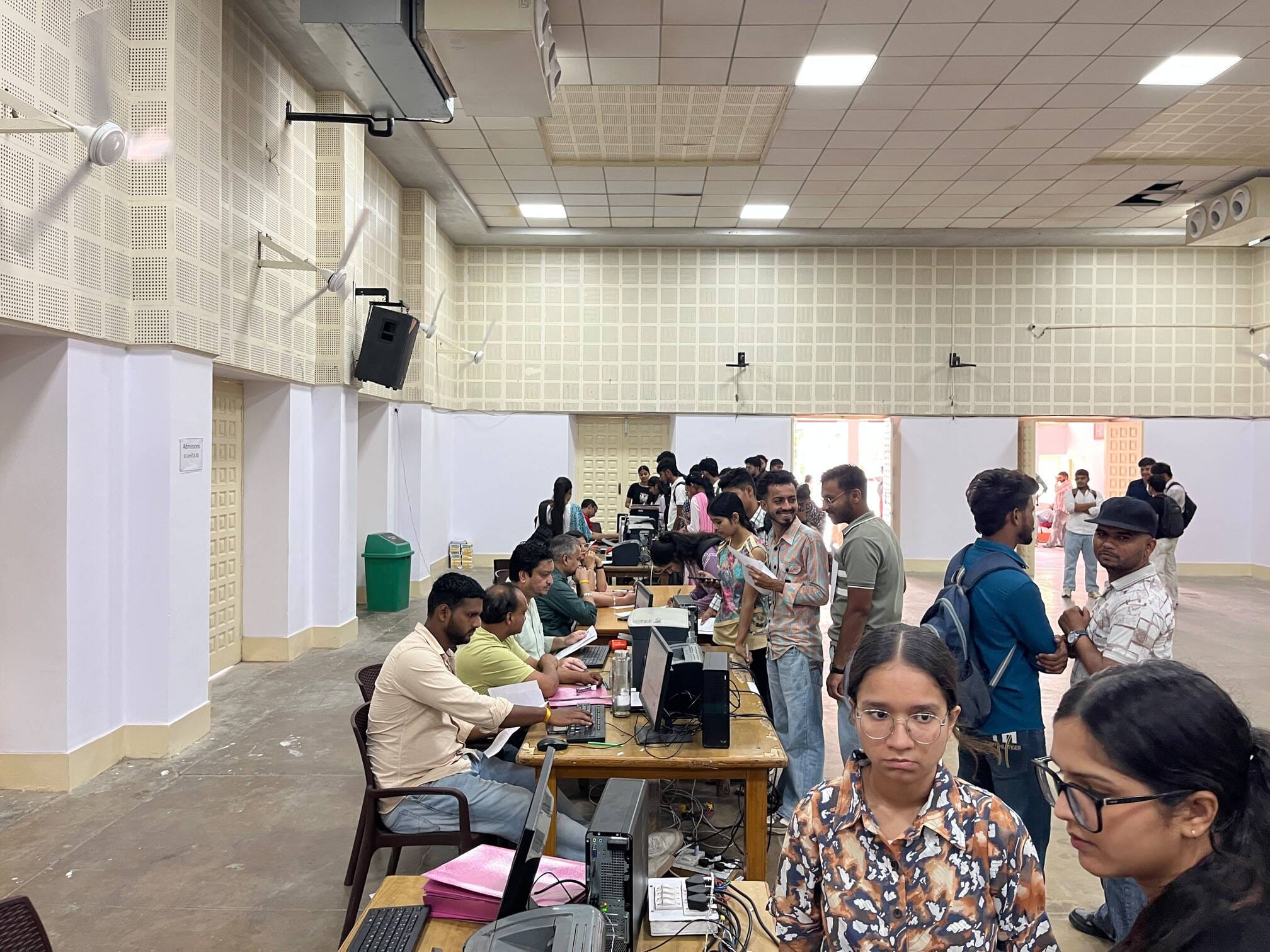 आरकेएसडीकॉलेज में दाखिला प्रक्रिया में हिस्सा लेते विद्यार्थी। संवाद आरकेएसडीकॉलेज में दाखिला प्रक्रिया में हिस्सा लेते विद्यार्थी। संवाद