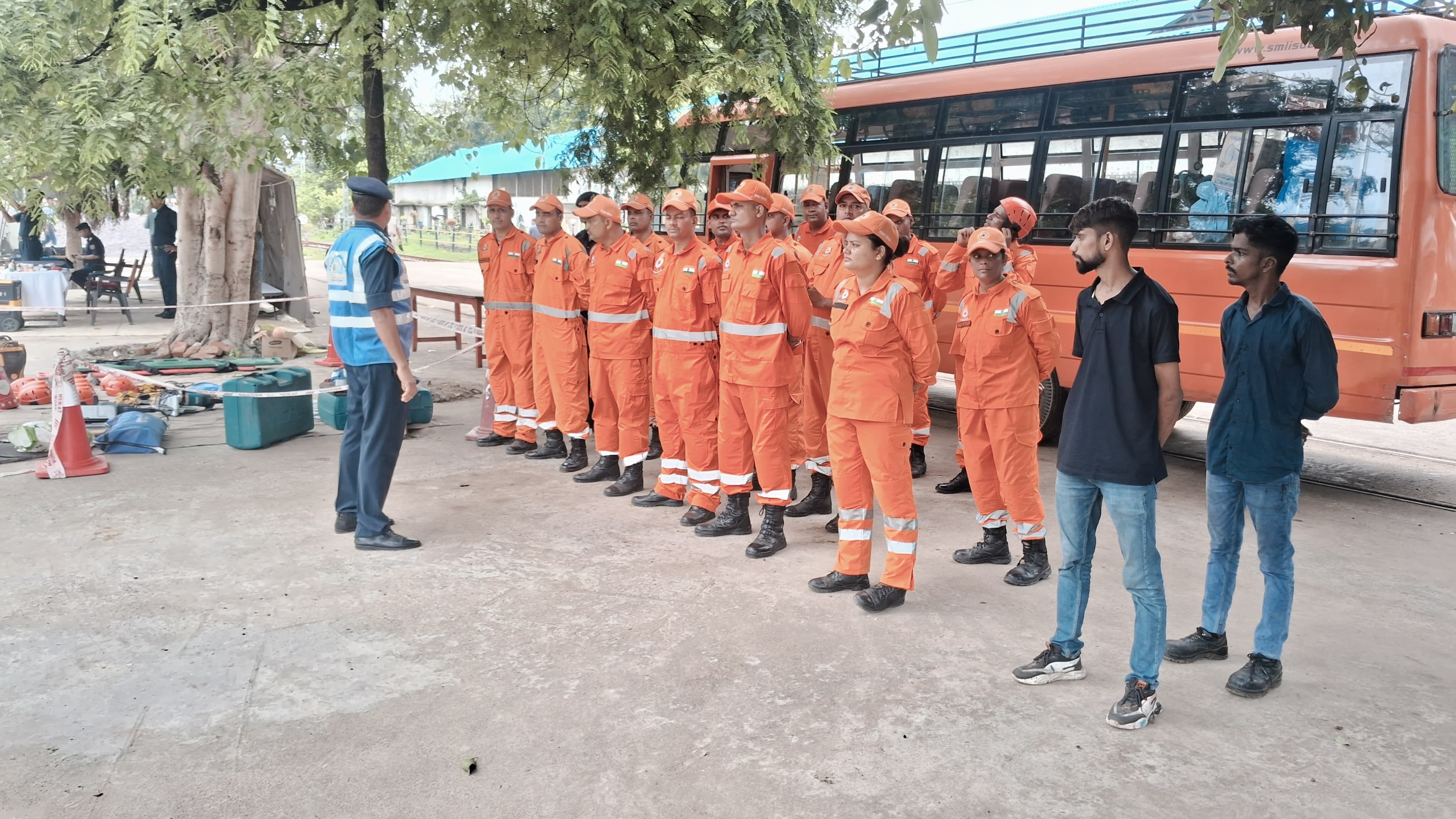 ऐशबाग रेलवे कोच यार्ड में हुआ मॉक ड्रिल। ऐशबाग रेलवे कोच यार्ड में हुआ मॉक ड्रिल।