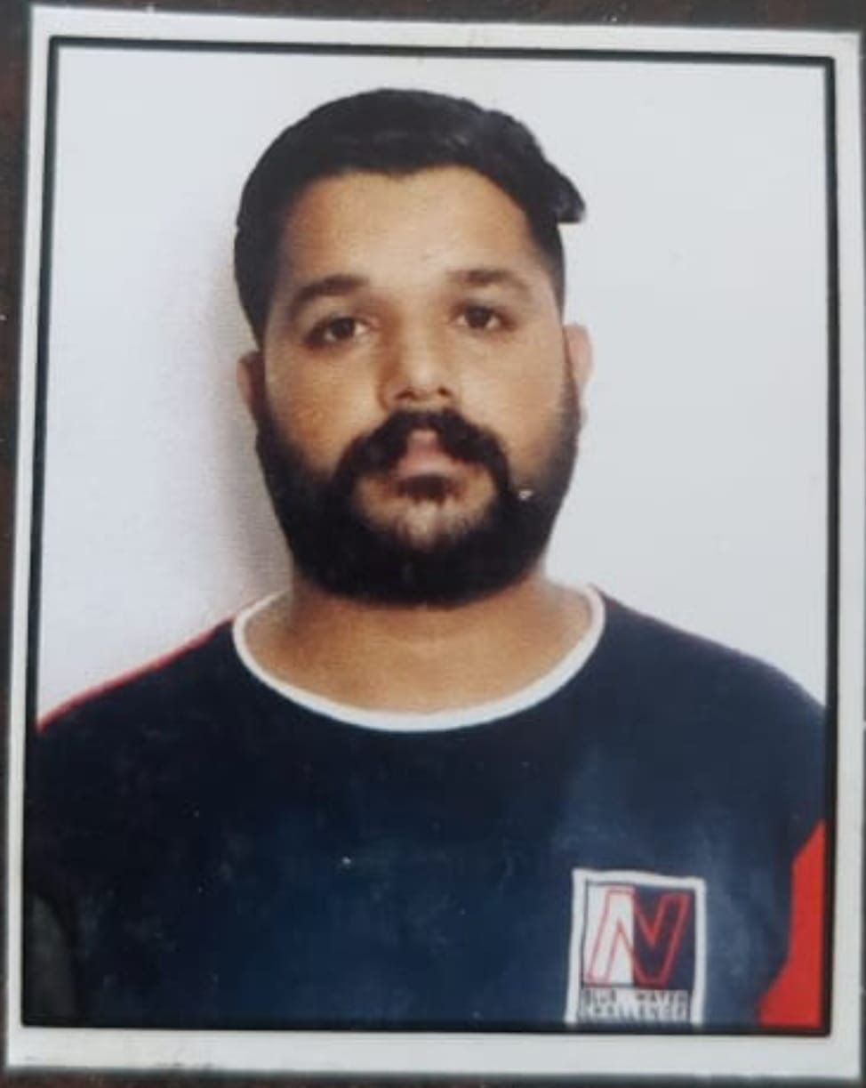 बद्दी साई मार्ग पर अरिष्ठ कंपनी के सामने बारिश के दौरान मार्ग पर जमा हुआ कीचड़- संवाद। बद्दी साई मार्ग पर अरिष्ठ कंपनी के सामने बारिश के दौरान मार्ग पर जमा हुआ कीचड़- संवाद।