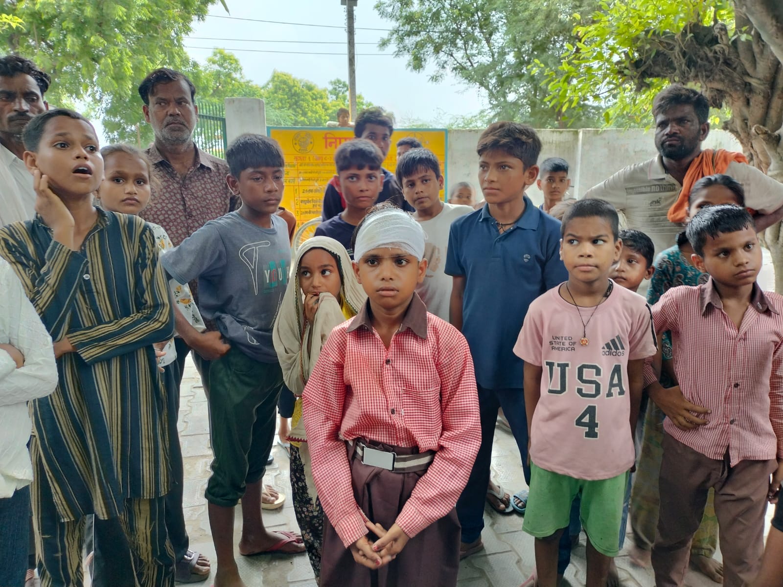 फोटो 38 - प्राथमिक विद्यालय भीलौर की छत का गिरा प्लास्टर। स्रोत : संवाद फोटो 38 - प्राथमिक विद्यालय भीलौर की छत का गिरा प्लास्टर। स्रोत : संवाद