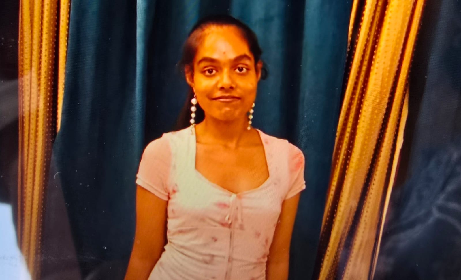 फोटो :: सोनीपत में युवती के आत्महत्या के मामले में नागरिक अस्पताल पहुंच परिजनों से बातचीत करती 