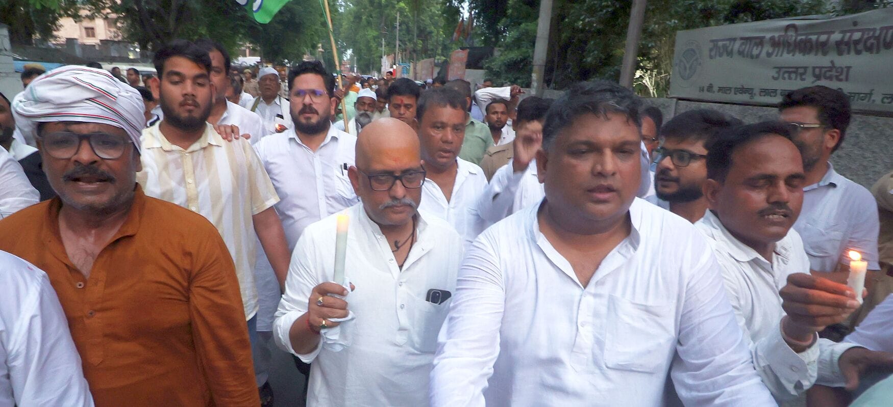 कांग्रेस ने निकाला मार्च। कांग्रेस ने निकाला मार्च।