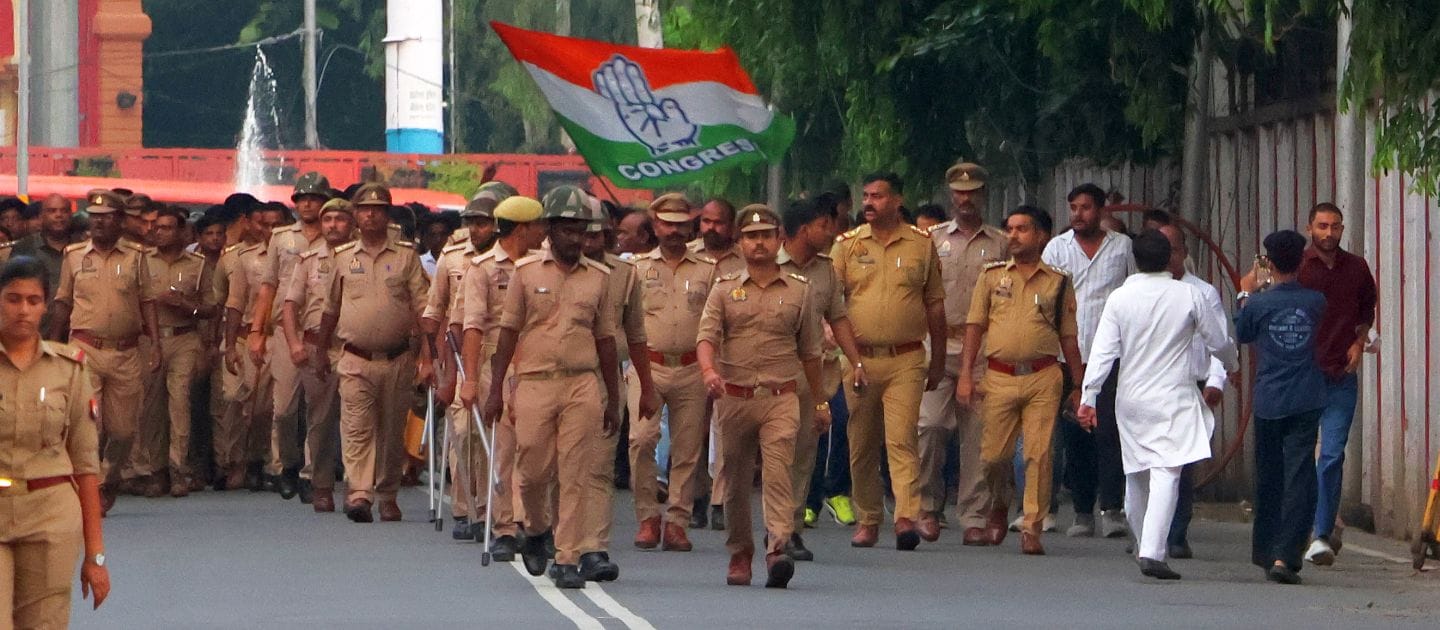 कांग्रेस ने निकाला मार्च। कांग्रेस ने निकाला मार्च।