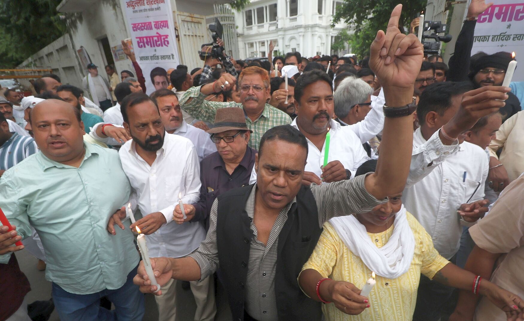 कांग्रेस ने निकाला मार्च। कांग्रेस ने निकाला मार्च।