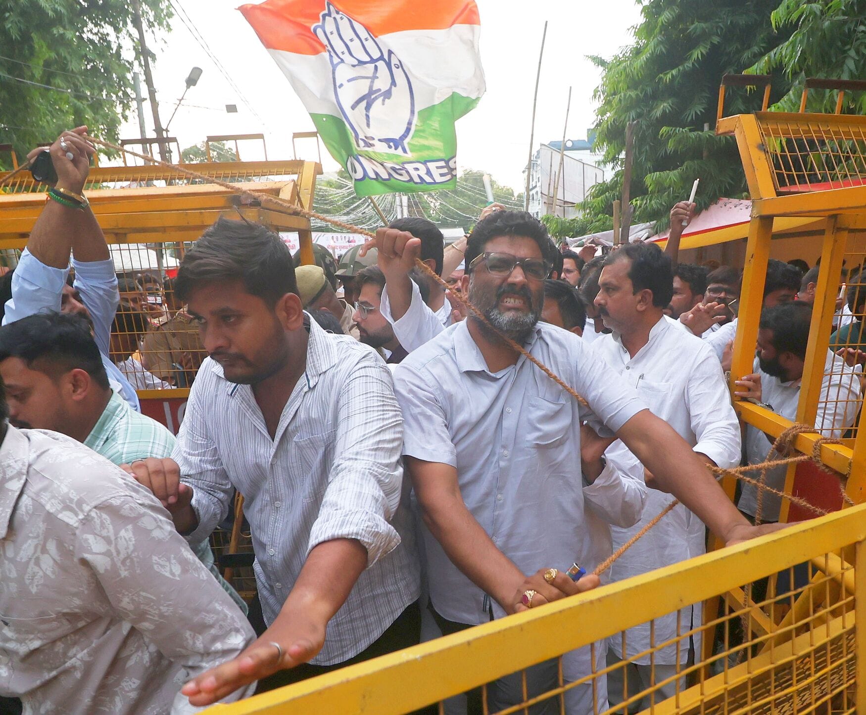 कांग्रेस ने निकाला मार्च। कांग्रेस ने निकाला मार्च।