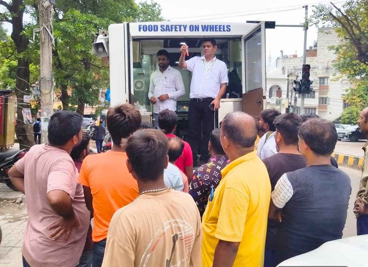 वेज बिरयानी की जांच में मिला कृत्रिम रंग। वेज बिरयानी की जांच में मिला कृत्रिम रंग।