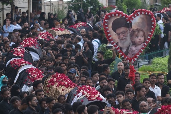 72 शोहदा-ए-कर्बला की याद में डूबे अकीदतमंद 72 शोहदा-ए-कर्बला की याद में डूबे अकीदतमंद