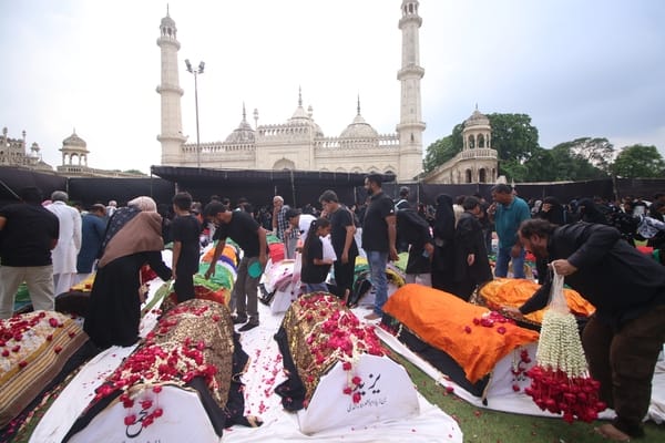 72 शोहदा-ए-कर्बला की याद में डूबे अकीदतमंद 72 शोहदा-ए-कर्बला की याद में डूबे अकीदतमंद