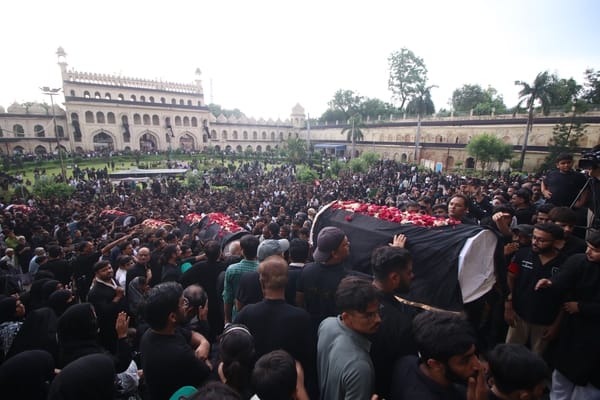 72 शोहदा-ए-कर्बला की याद में डूबे अकीदतमंद 72 शोहदा-ए-कर्बला की याद में डूबे अकीदतमंद