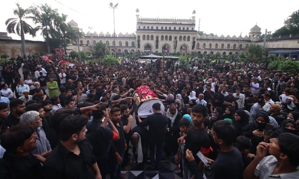 72 शोहदा-ए-कर्बला की याद में डूबे अकीदतमंद 72 शोहदा-ए-कर्बला की याद में डूबे अकीदतमंद