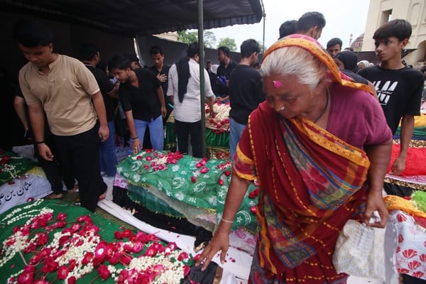 72 शोहदा-ए-कर्बला की याद में डूबे अकीदतमंद 72 शोहदा-ए-कर्बला की याद में डूबे अकीदतमंद