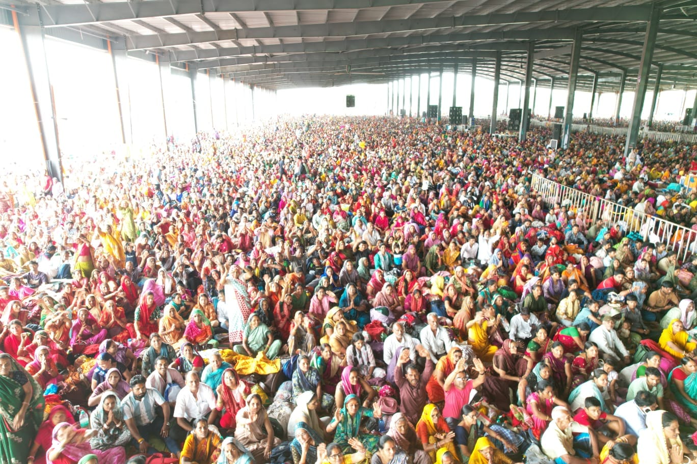 भक्तों के महासागर में डूबा कुबेरेश्वरधाम