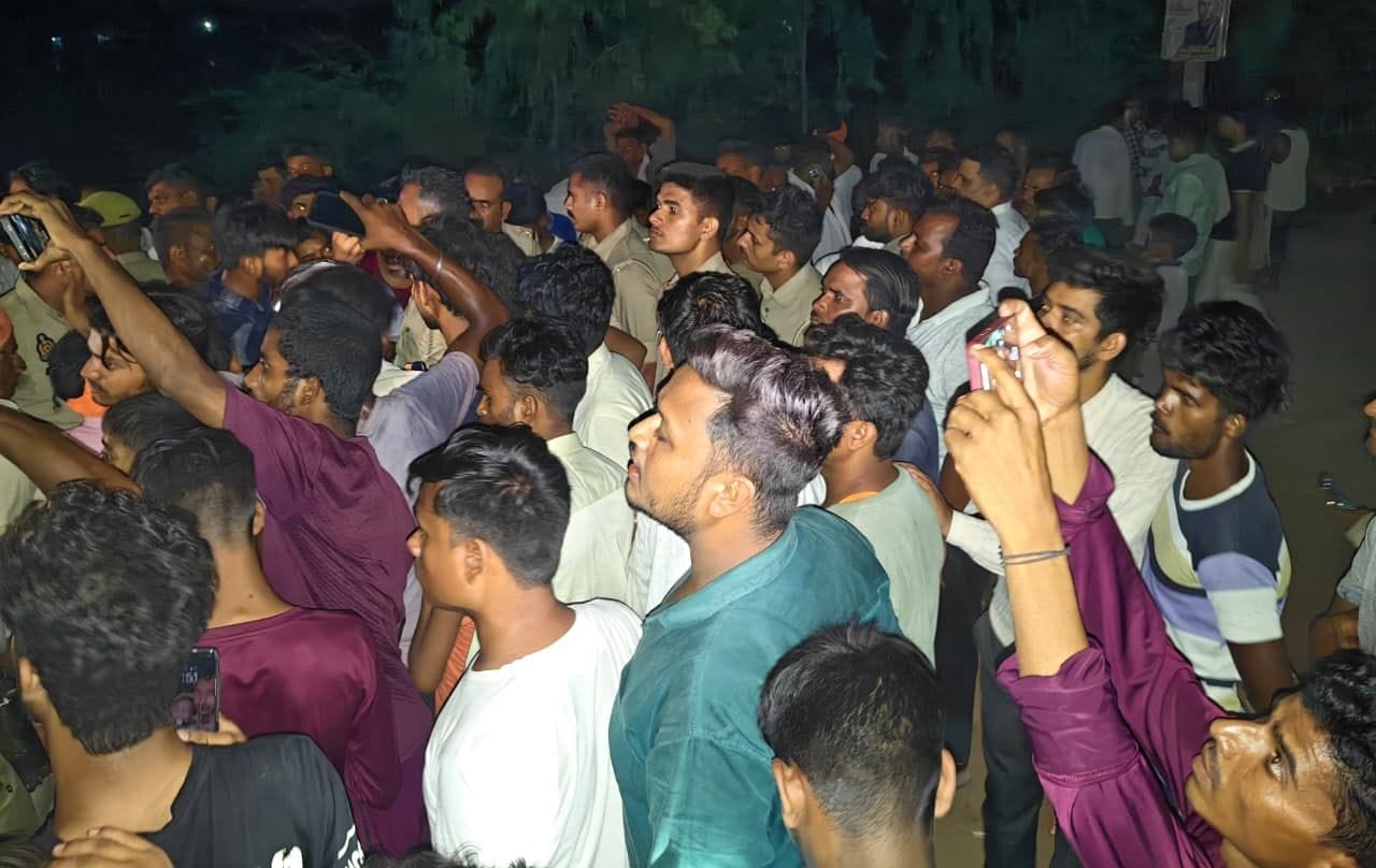 बाइक की चपेट में आकर छात्रा की मौत, शव रखकर चार घंटे सड़क जाम