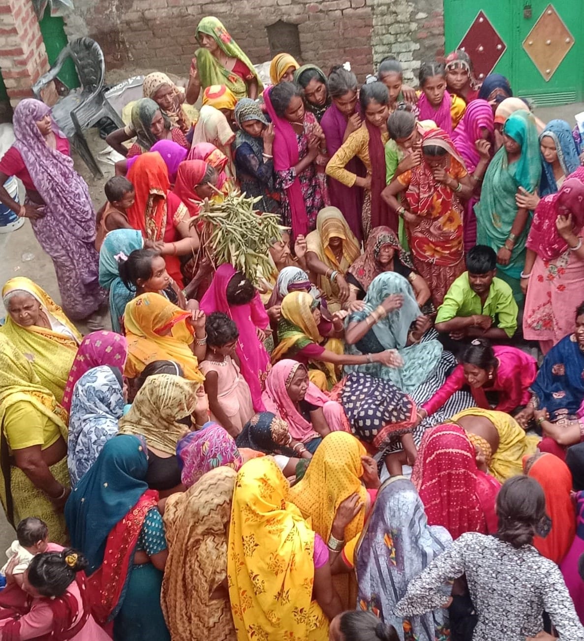 बेटा बबलू की मौत के बाद बिलखती मां रामवती। संवाद