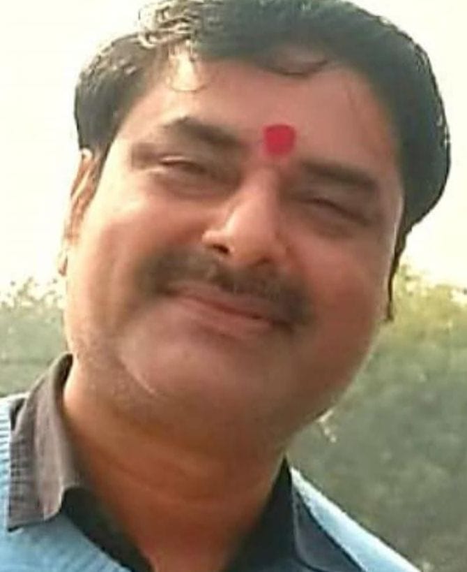 फोटो-02- जहानाबाद बस स्टॉप के पास घाटमपुर मार्ग पर लगा दूरी का पत्थर। संवाद
