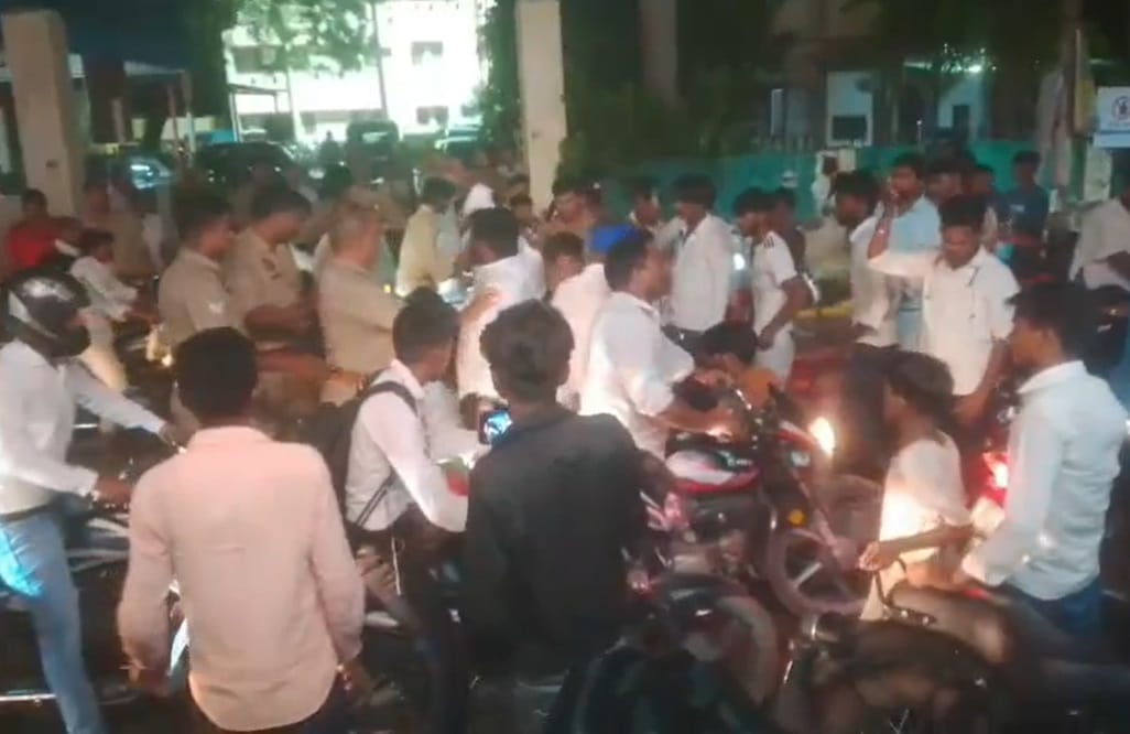 फोटो-10-डा. आंबेडकर की प्रतिमा स्थापित करने के लिए बना चबूतरा और कमरा। संवाद फोटो-10-डा. आंबेडकर की प्रतिमा स्थापित करने के लिए बना चबूतरा और कमरा। संवाद