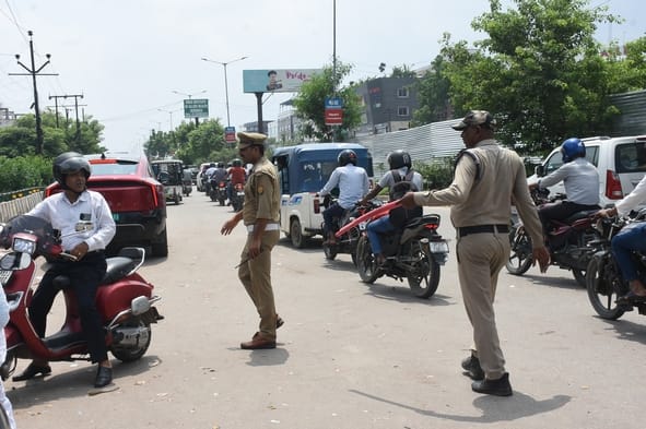 इंजीनियरिंग कॉलेज चौराहे लागू किया गया है डायवर्जन।