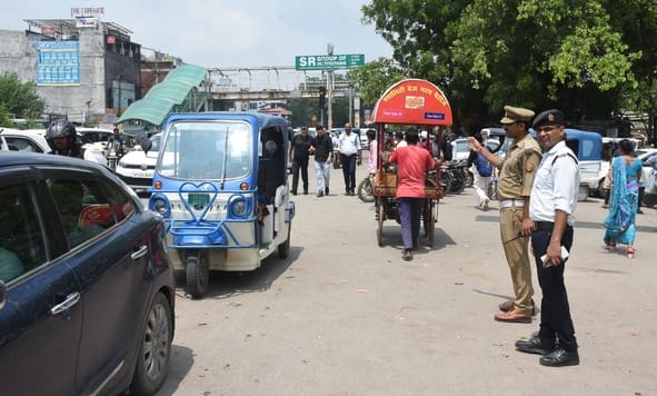 इंजीनियरिंग कॉलेज चौराहे लागू किया गया है डायवर्जन।
