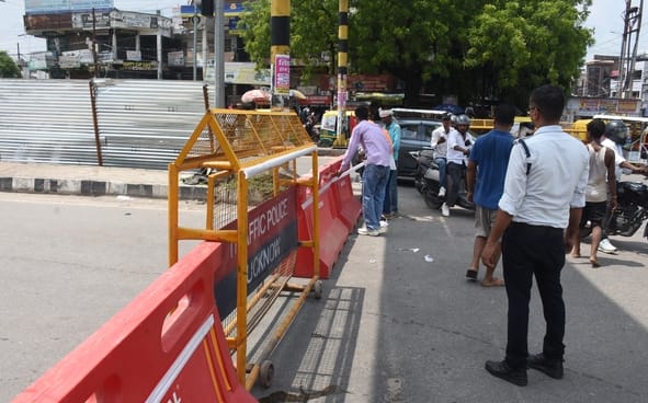 इंजीनियरिंग कॉलेज चौराहे लागू किया गया है डायवर्जन।
