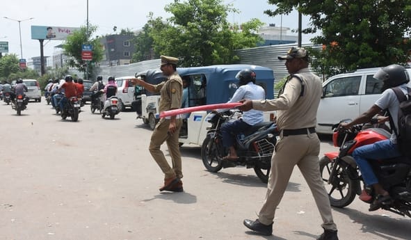 इंजीनियरिंग कॉलेज चौराहे लागू किया गया है डायवर्जन।