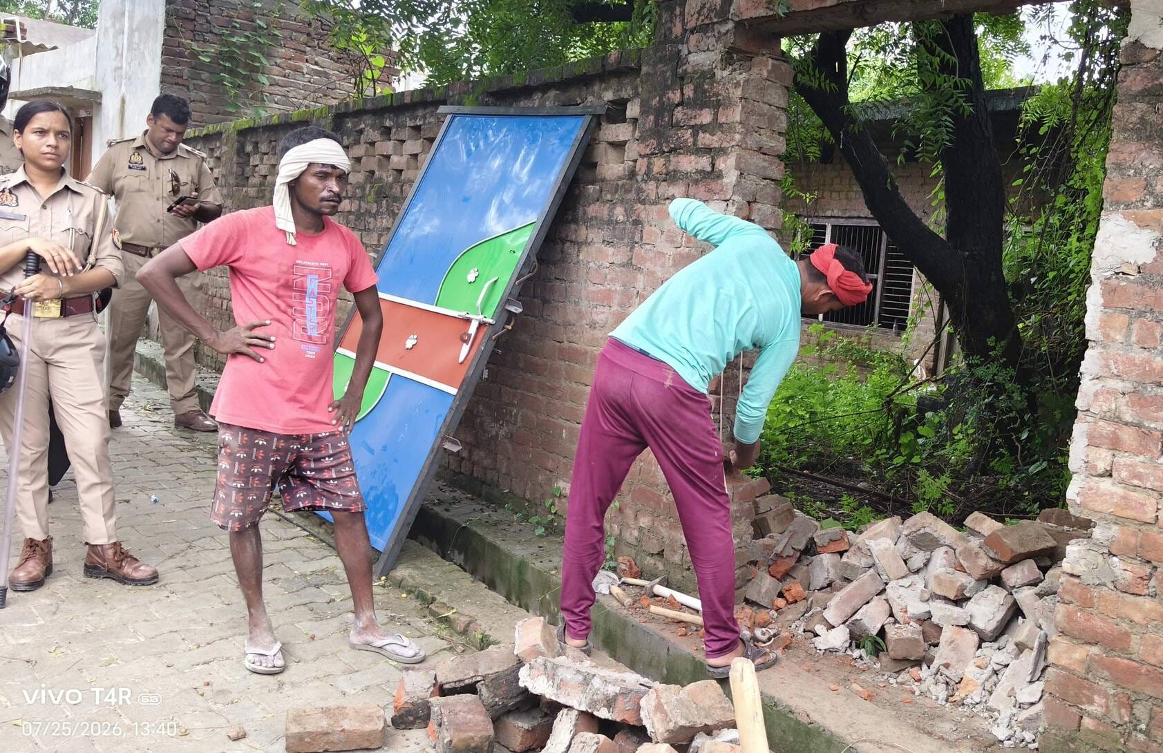 जलालाबाद में आरोपी पक्ष की एसडीएम से होती नोकझोंक। संवाद जलालाबाद में आरोपी पक्ष की एसडीएम से होती नोकझोंक। संवाद