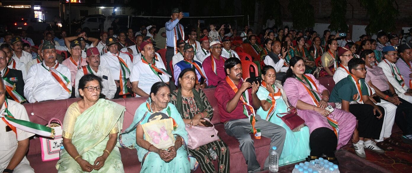कारगिल विजय दिवस की पूर्व संध्या पर कैंडल मार्च