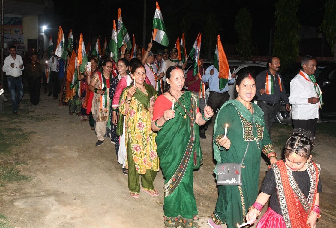 कारगिल विजय दिवस की पूर्व संध्या पर कैंडल मार्च