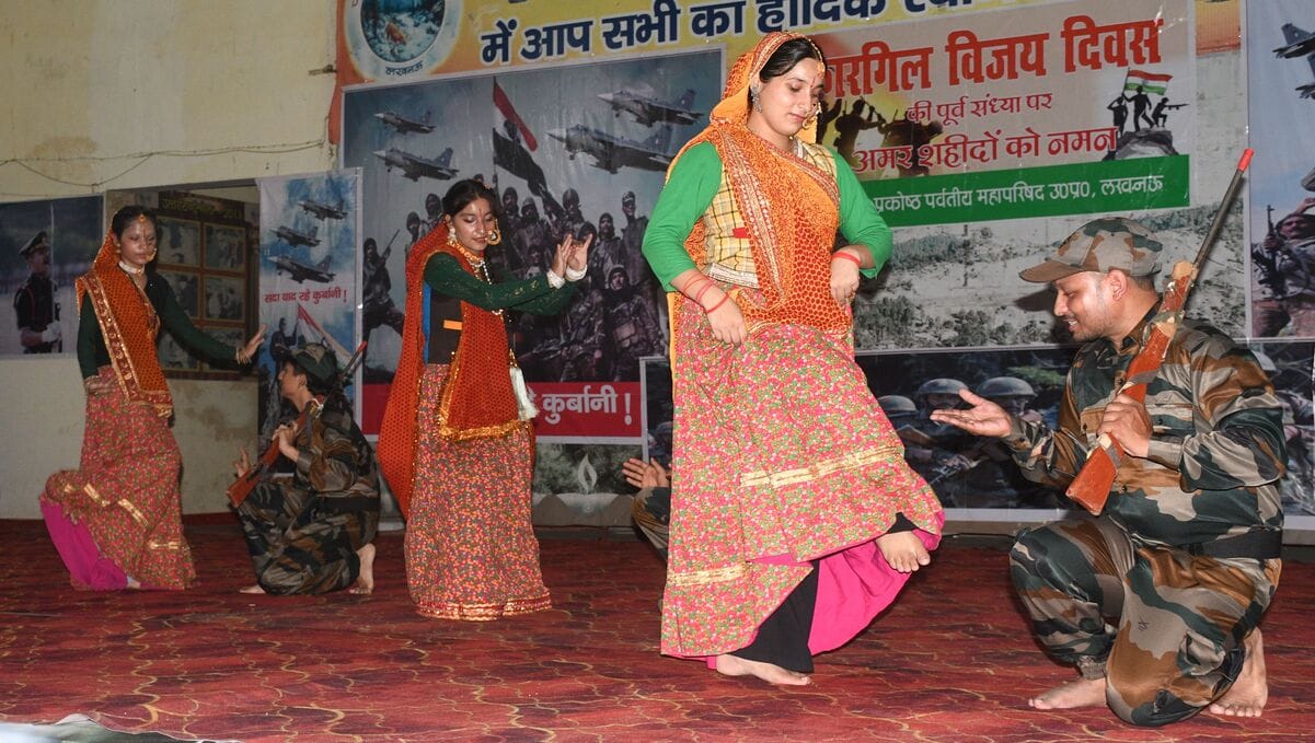 कारगिल विजय दिवस की पूर्व संध्या पर कैंडल मार्च