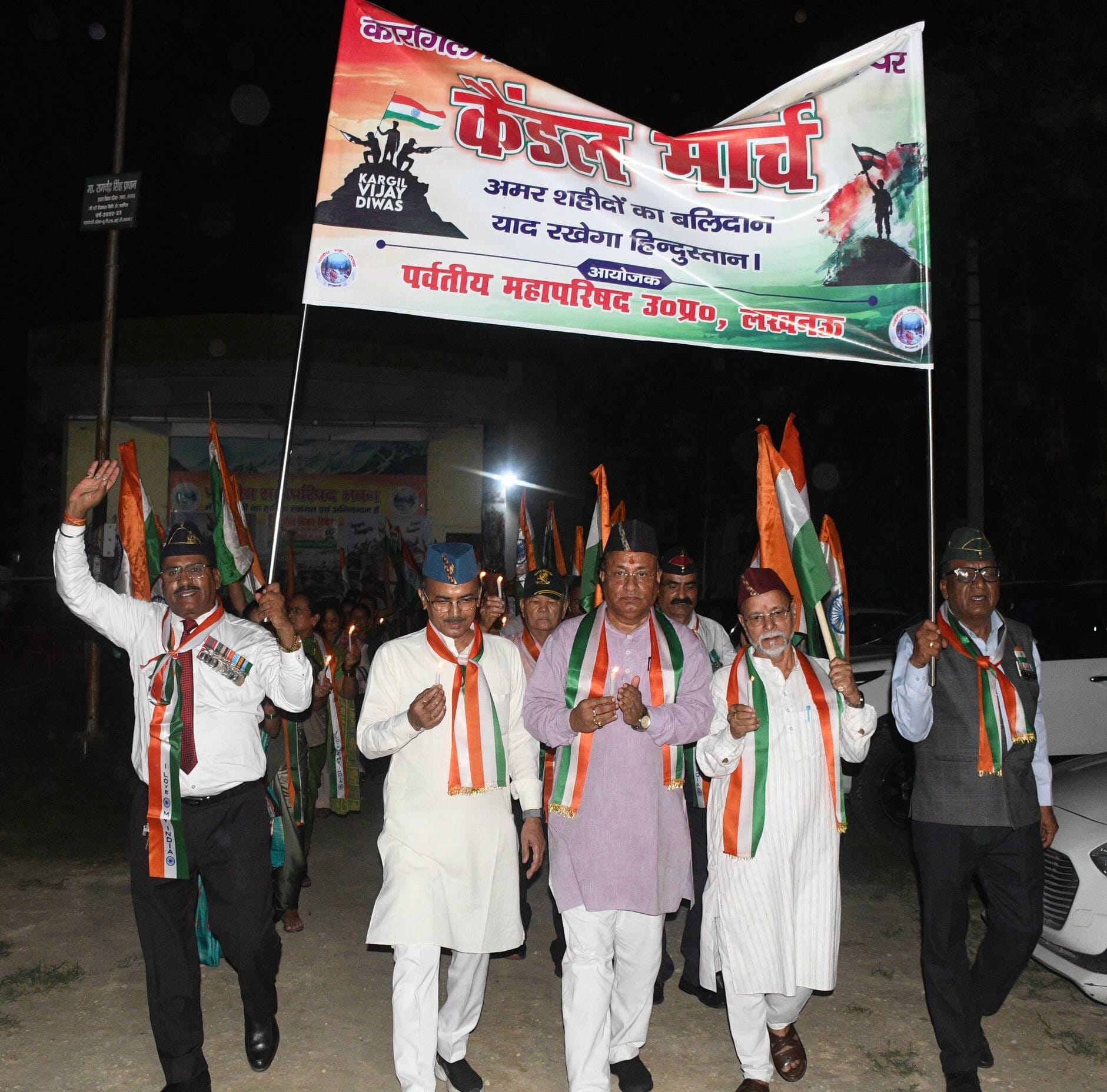 कारगिल विजय दिवस की पूर्व संध्या पर कैंडल मार्च