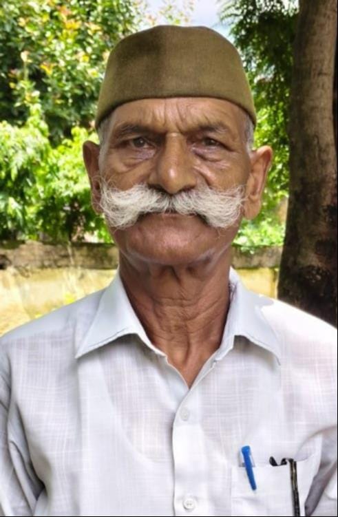 कारिगल युद्ध में दिव्यांग हुए कमांडो मुकेश कुमार अब व्हील चेयर के सहारे जीनव बिता रहे हैं। संवा कारिगल युद्ध में दिव्यांग हुए कमांडो मुकेश कुमार अब व्हील चेयर के सहारे जीनव बिता रहे हैं। संवा