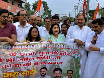 नेहरू पार्क पर विजय जुलूस के दौरान कार्यकर्ताओं को संबोधित करते शहरी जिला प्रधान। संवाद नेहरू पार्क पर विजय जुलूस के दौरान कार्यकर्ताओं को संबोधित करते शहरी जिला प्रधान। संवाद