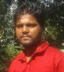 नजीबाबाद- पूर्वी गंगा नहर में व्यक्ति की तलाश करती एनडीआरएफ की टीम। संवाद