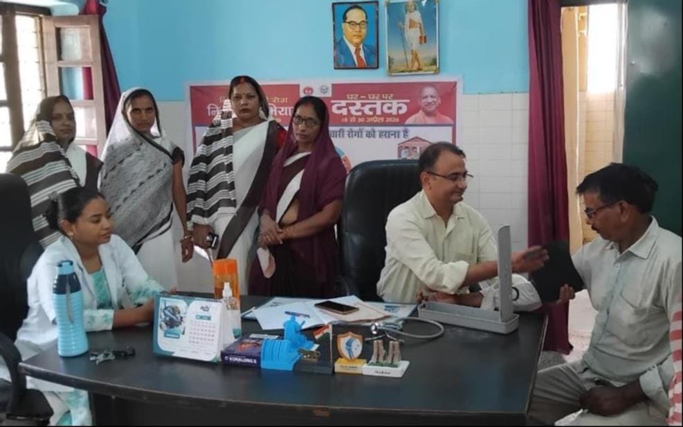 प्राथमिक स्वास्थ्य केंद्रों में मरीजों का उपचार करते मरीज। संवाद
