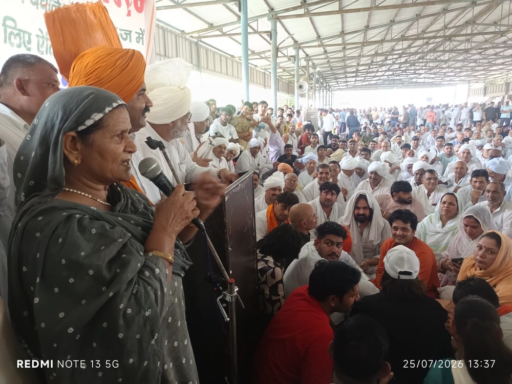 रोहतक के महम में आयोजित खापों की महापंचायत में अपने विचार रखते खाप प्रतिनिधि। संवाद रोहतक के महम में आयोजित खापों की महापंचायत में अपने विचार रखते खाप प्रतिनिधि। संवाद