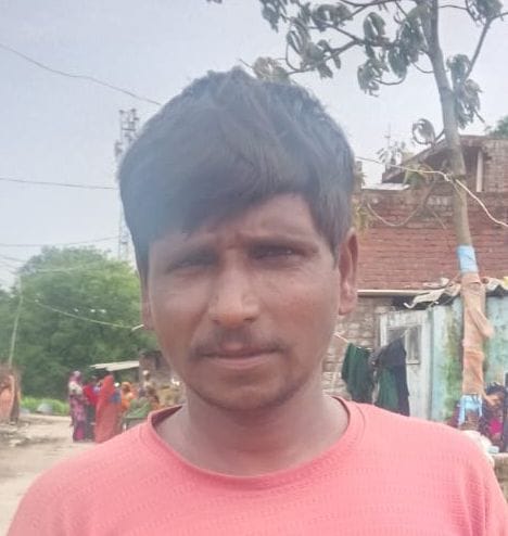 दातागंत के मकरंदापुर गांव के पास बाढ़ सुरक्षा को धता बताती रामगंगा। संवाद दातागंत के मकरंदापुर गांव के पास बाढ़ सुरक्षा को धता बताती रामगंगा। संवाद