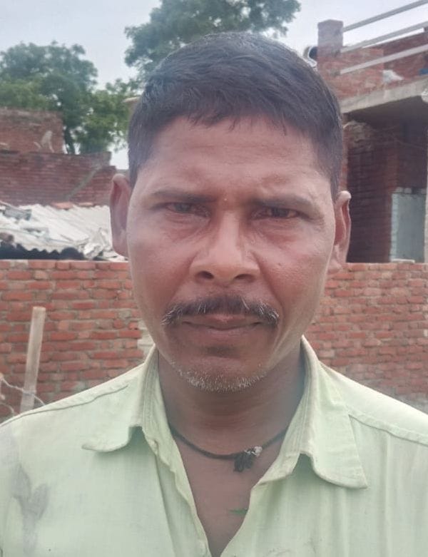 दातागंत के मकरंदापुर गांव के पास बाढ़ सुरक्षा को धता बताती रामगंगा। संवाद दातागंत के मकरंदापुर गांव के पास बाढ़ सुरक्षा को धता बताती रामगंगा। संवाद