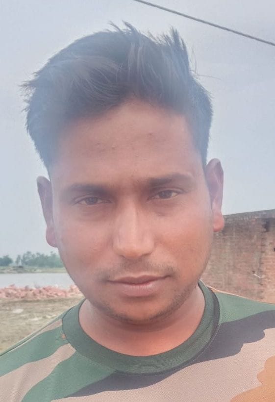 दातागंत के मकरंदापुर गांव के पास बाढ़ सुरक्षा को धता बताती रामगंगा। संवाद दातागंत के मकरंदापुर गांव के पास बाढ़ सुरक्षा को धता बताती रामगंगा। संवाद