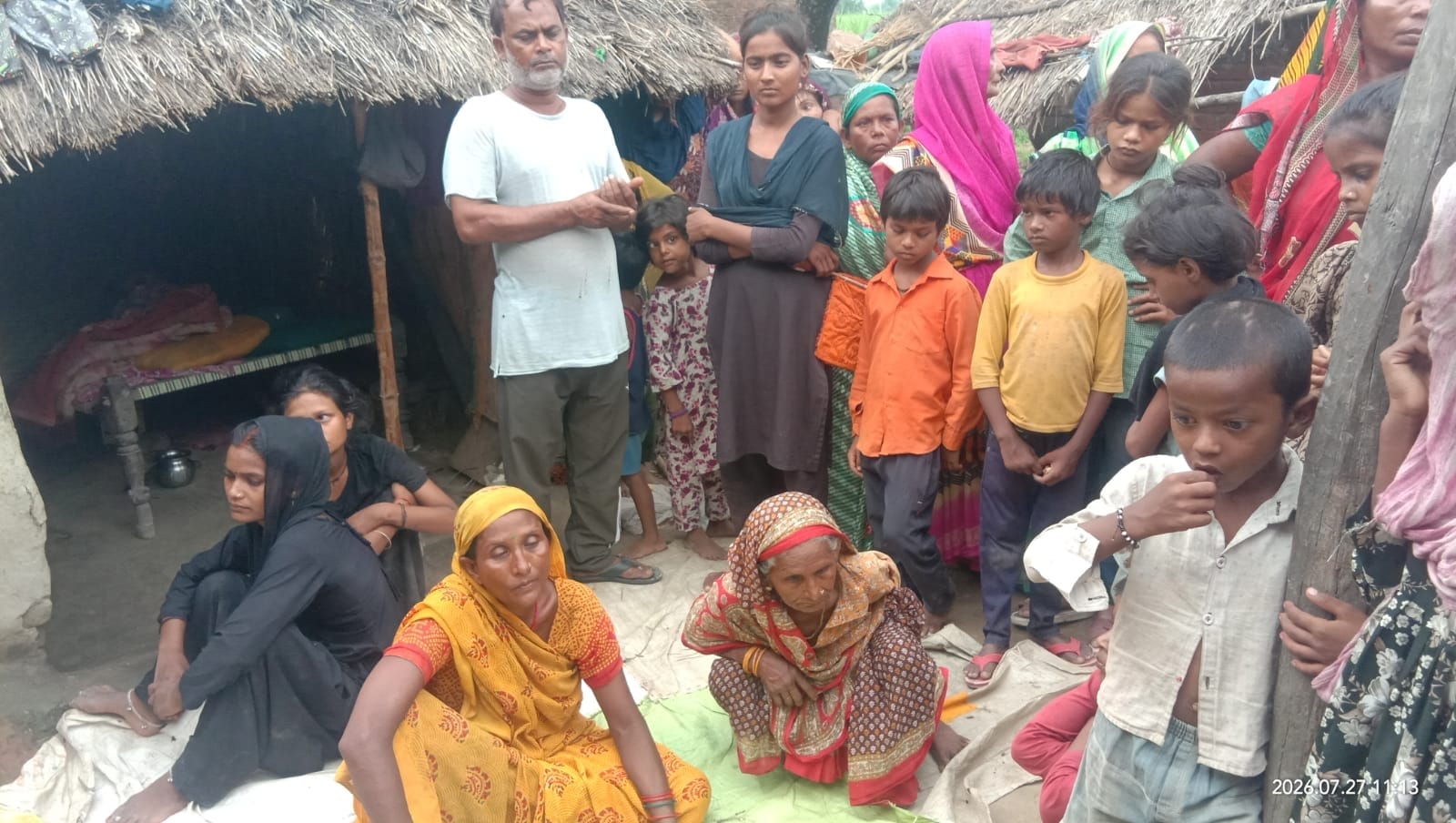 अर्जुन की फाइल फोटो व गमगीन परिजन। संवाद अर्जुन की फाइल फोटो व गमगीन परिजन। संवाद